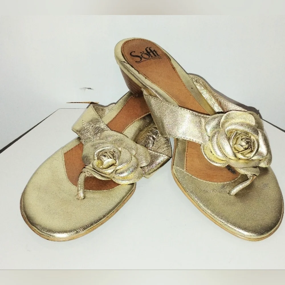 GOLD LEATHER ROSETTE SANDALS - Picture 7 of 7